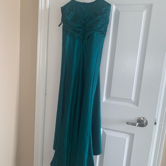 Green Dress - Picture 2 of 3